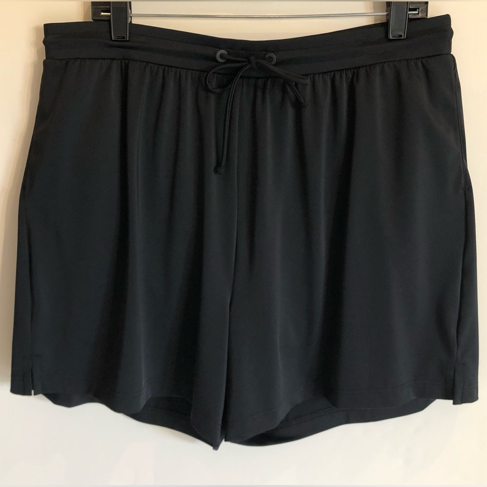 L.L. Bean Women's BeanSport Pull-On Shorts, Black, Regular Fit, Size L (14-16).